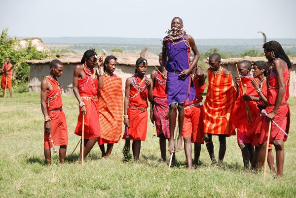 Comment découvrir les traditions musicales des tribus Masaï au Kenya?