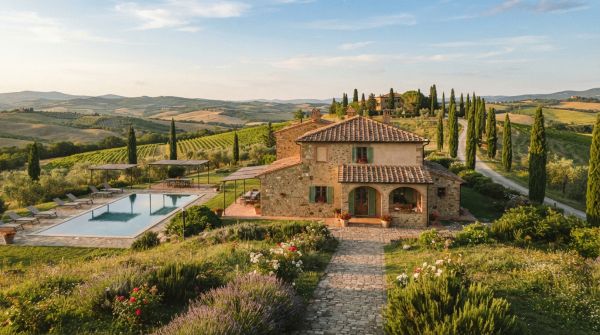Est-il possible de réserver une maison de vacances en Toscane avec des cours de cuisine végétarienne et des visites de fermes bio?